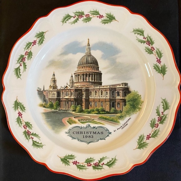 ST. PAUL’s CATHEDRAL, #4 Queen’s Ware Christmas Plate 1983. Wedgewood. C - Picture 1 of 5